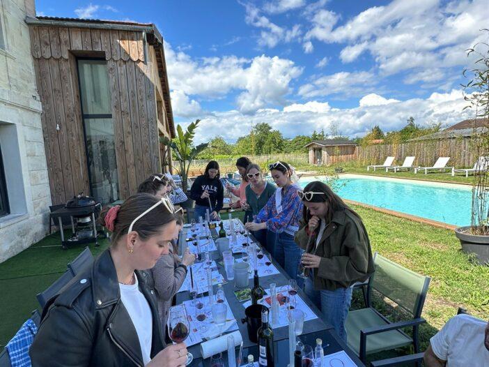 EVJF oenologie Bordeaux dégustation privée groupe femmes atelier vin