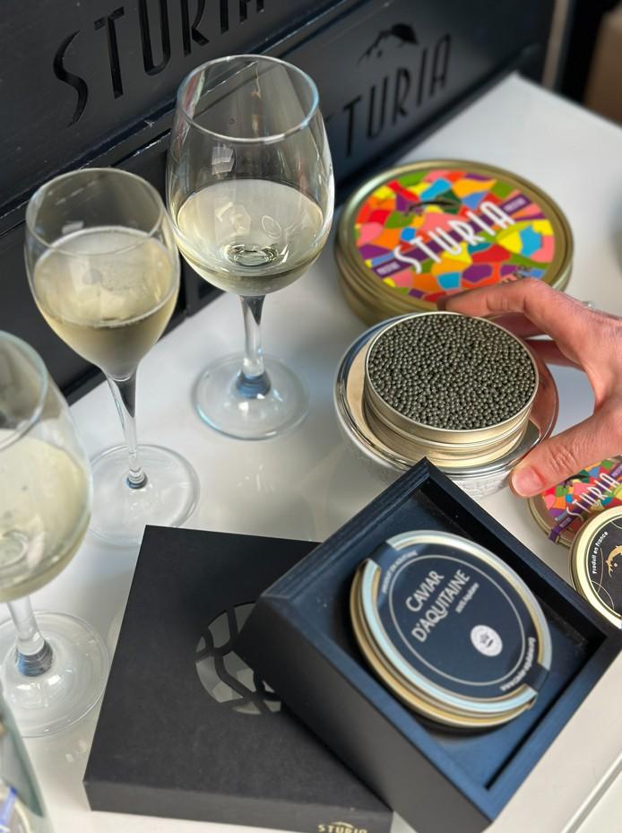 Photo Caviar d'Aquitaine avec les GCC et Champagne